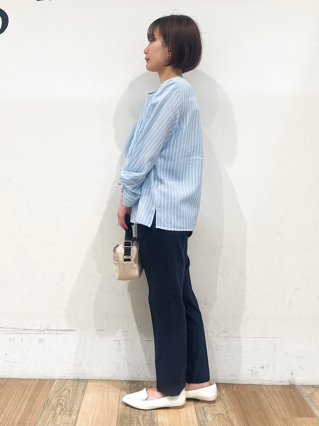 山さんさんの「grove｜◆【毎日着たい】麻調メッシュ袖コンシャスブラウス」を使ったコーディネート