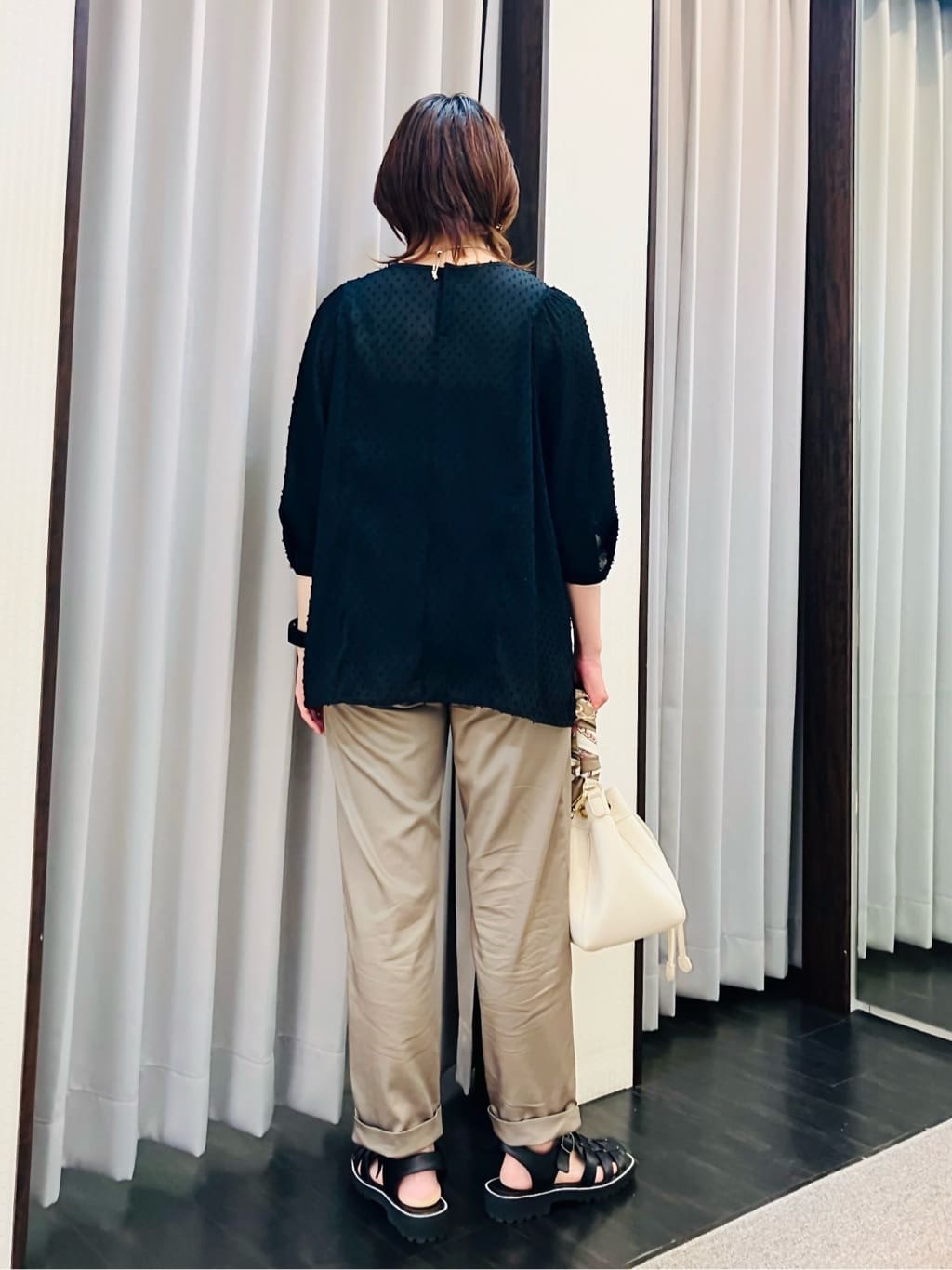 YUKIさんの「INDIVI｜【60cm四方】スクエアスカーフ」を使ったコーディネート