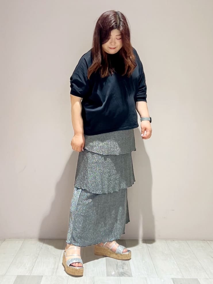 yumiさんの「ESPERANZA｜グリッター&times;クリアベルト 厚底コルクサンダル」を使ったコーディネート