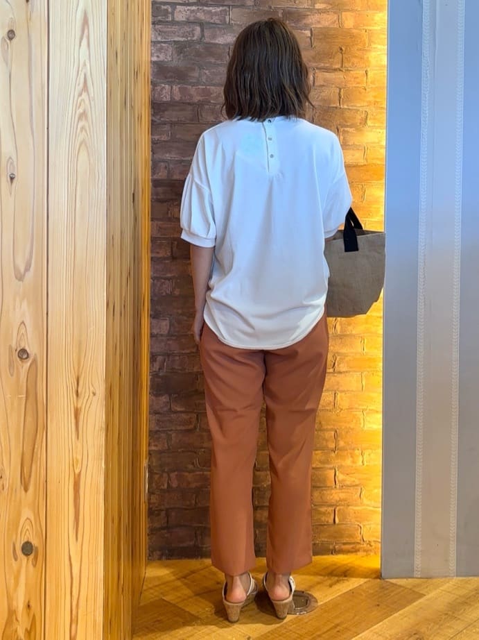 mieさんの「SHOO･LA･RUE｜【S-LL/ひんやり/UV】ぷっくりラメプリントロゴTシャツ」を使ったコーディネート