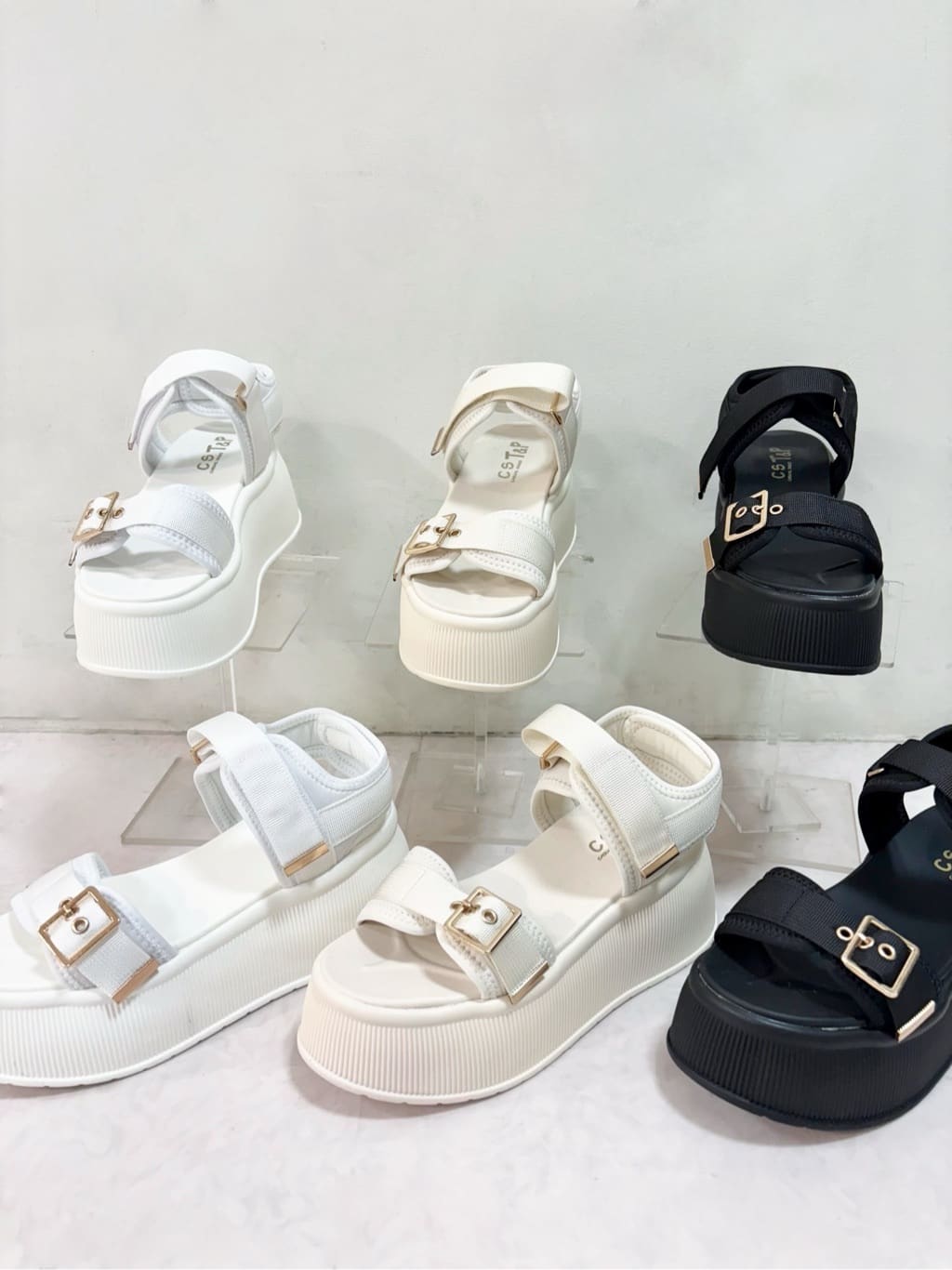 sakiさんの「ESPERANZA｜厚底ベルトサンダル」を使ったコーディネート