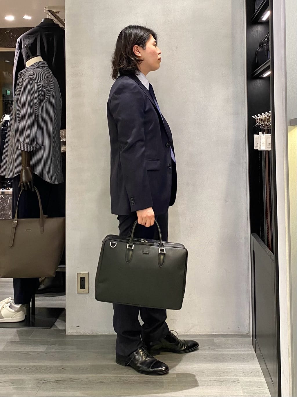 nishiさんの「TAKEO KIKUCHI｜ドビーストライプ ビジネス シャツ」を使ったコーディネート