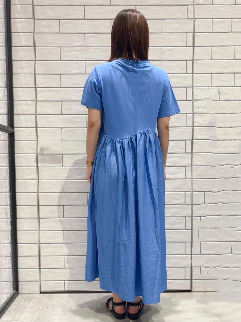 ranさんの「OPAQUE.CLIP｜◆アシメドッキングフレアワンピース【洗濯機洗い可】」を使ったコーディネート