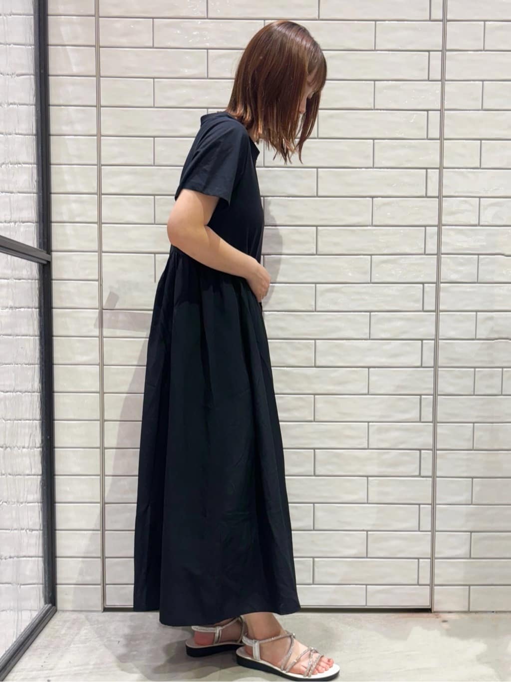 ranさんの「OPAQUE.CLIP｜◆アシメドッキングフレアワンピース【洗濯機洗い可】」を使ったコーディネート