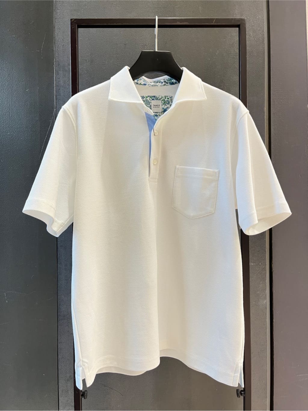 uedaさんの「TAKEO KIKUCHI｜【抗菌防臭／9色5サイズ展開】ハニカムメランジ ポロシャツ」を使ったコーディネート