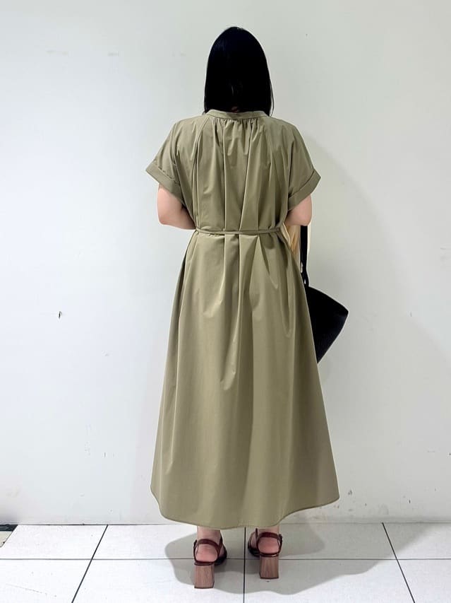 そんさんの「INDIVI｜【90cm四方】ボタニカル柄大判スカーフ」を使ったコーディネート