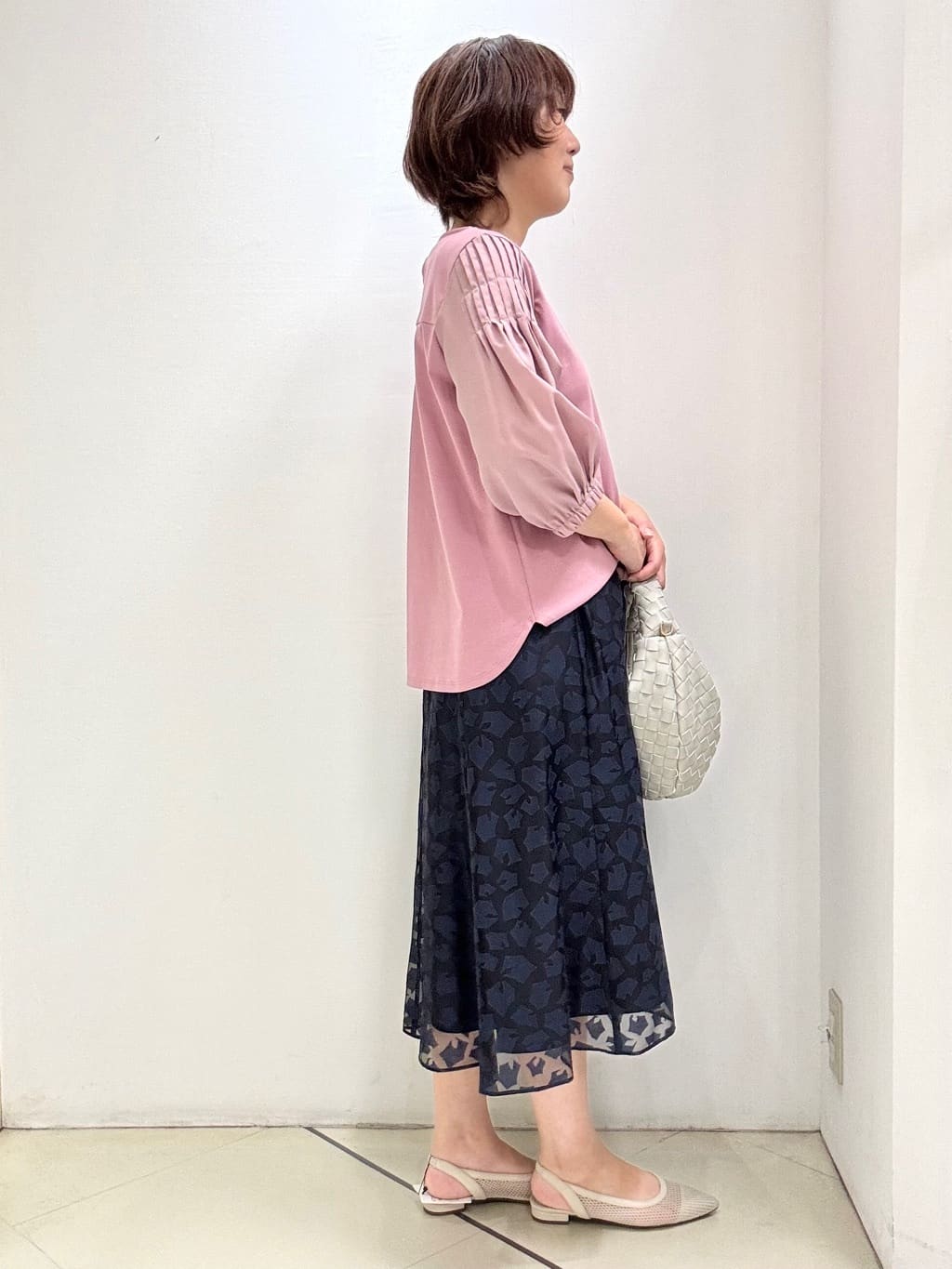 いしんこさんの「Reflect｜◆【スカートにもパンツにも合わせやすい】キレイめTブラウス」を使ったコーディネート
