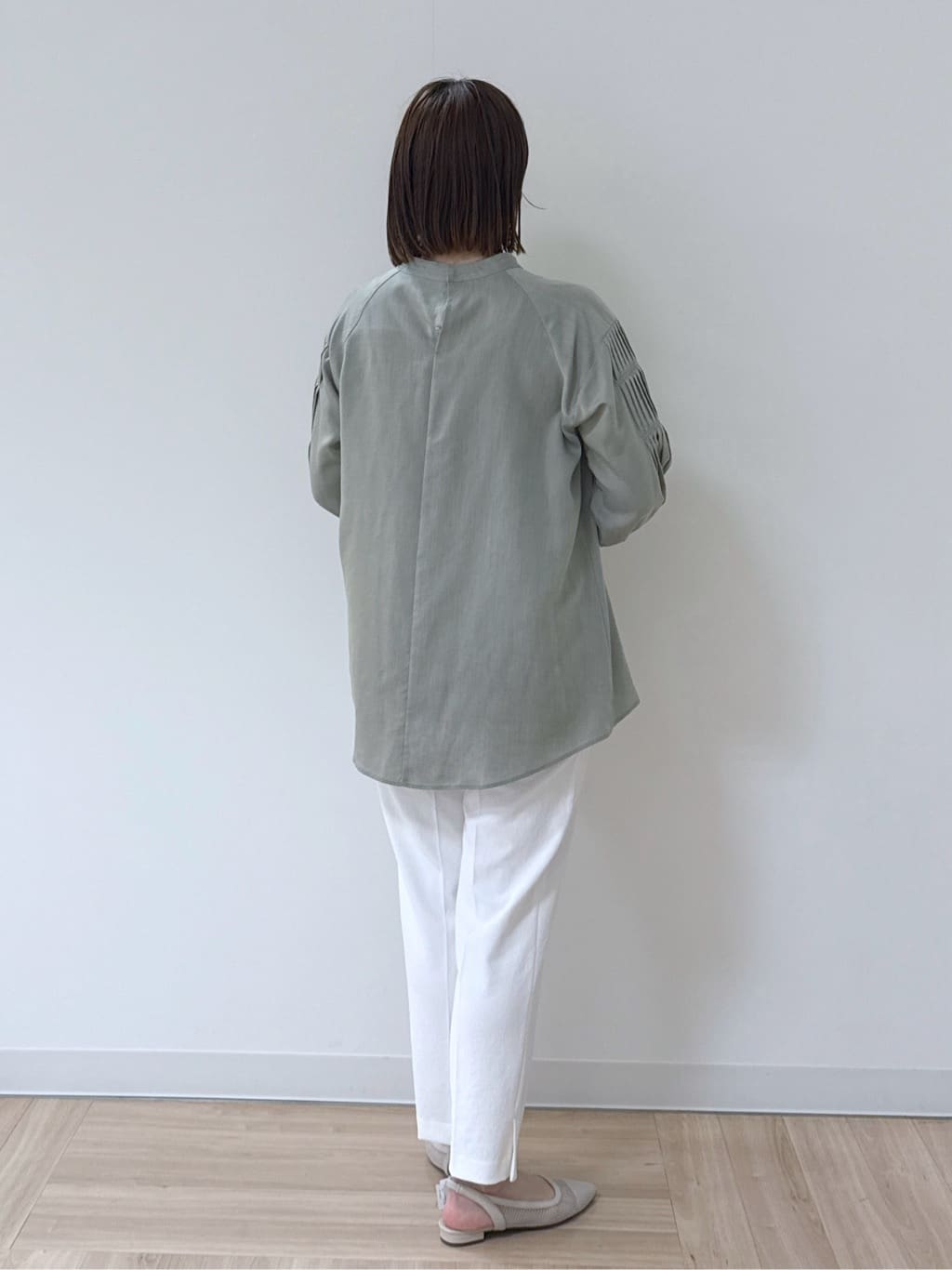 amiさんの「Reflect｜◆【マシンウォッシュ可】リラクシーセンタープレスパンツ」を使ったコーディネート