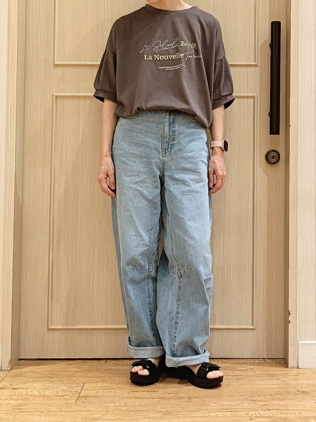 manikoさんの「SHOO･LA･RUE｜【S-LL/ひんやり/UV】ぷっくりラメプリントロゴTシャツ」を使ったコーディネート