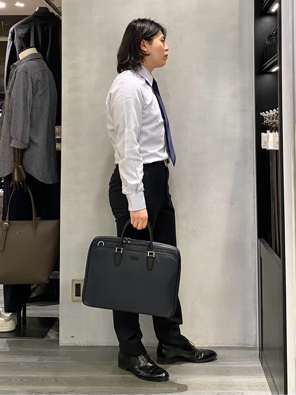 nishiさんの「TAKEO KIKUCHI｜ドビーストライプ ビジネス シャツ」を使ったコーディネート