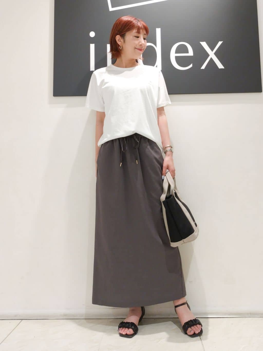 n.さんの「index｜◆リネンライクイージースカート【洗濯機洗い可／吸水速乾／接触冷感】」を使ったコーディネート