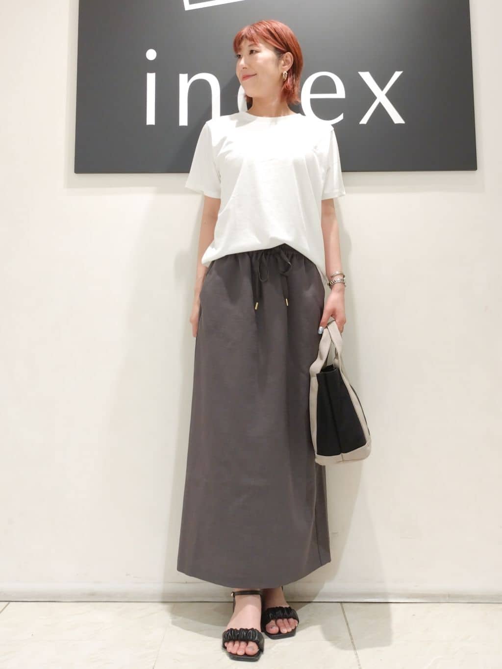 n.さんの「index｜◆リネンライクイージースカート【洗濯機洗い可／吸水速乾／接触冷感】」を使ったコーディネート