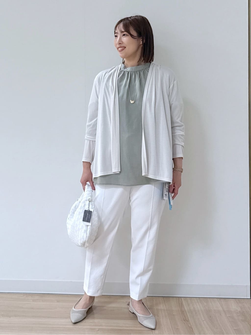 amiさんの「Reflect｜◆【マシンウォッシュ可】リラクシーセンタープレスパンツ」を使ったコーディネート
