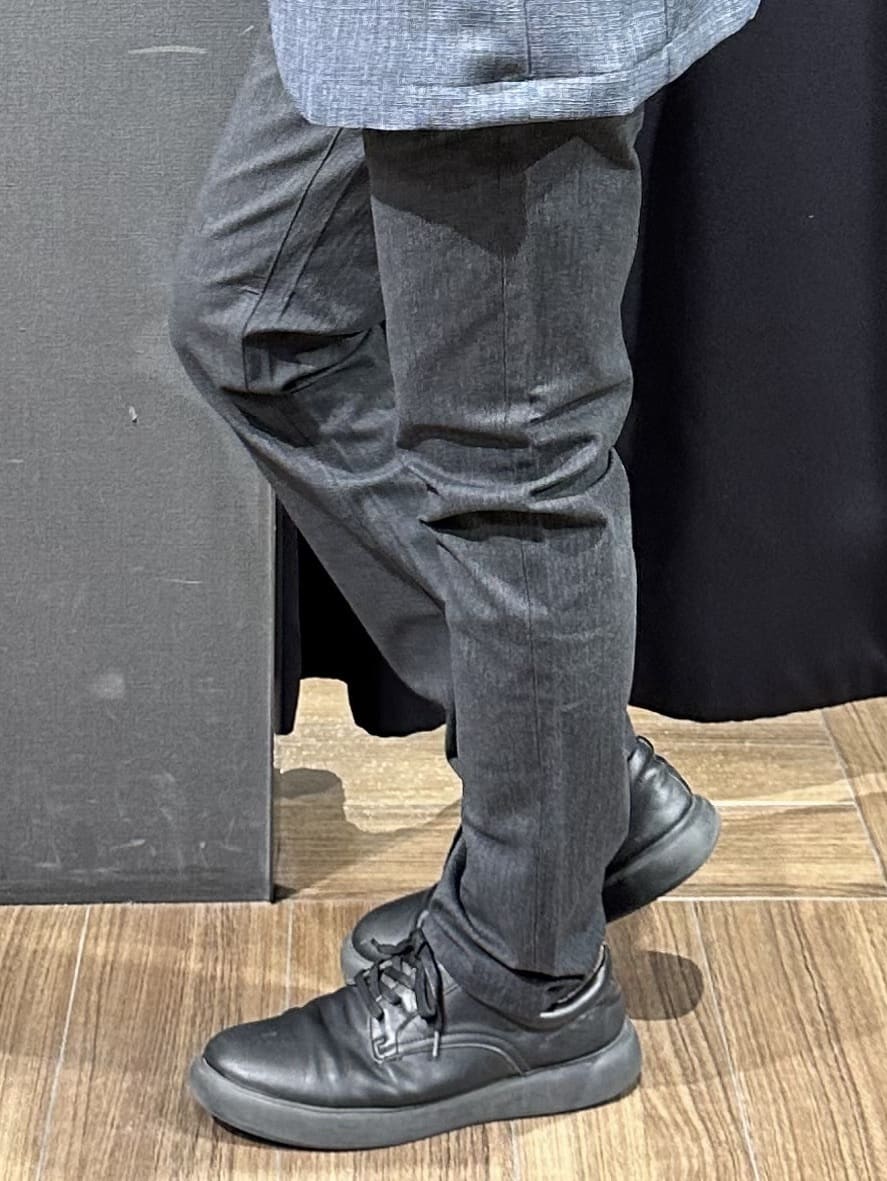 tomoyaさんの「THE SHOP TK｜【オールシーズン穿ける！】7DAYSストレッチへリンボンパンツ　ON&hArr;OFF兼用」を使ったコーディネート