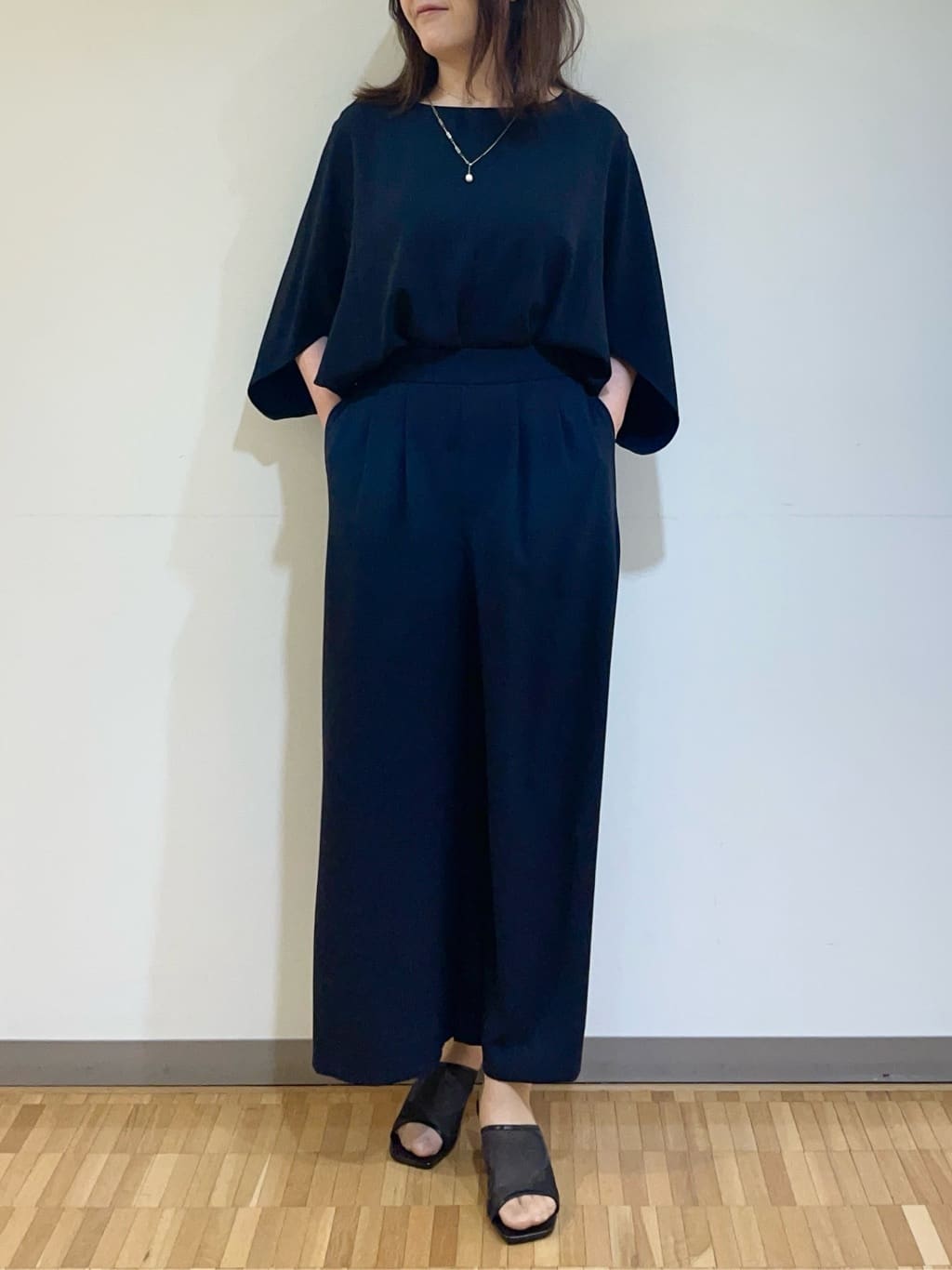 フナキさんの「UNTITLED｜◆【セットアップ可/接触冷感/イージーケア/体型カバー】リラクミスト モモンガブラウス」を使ったコーディネート