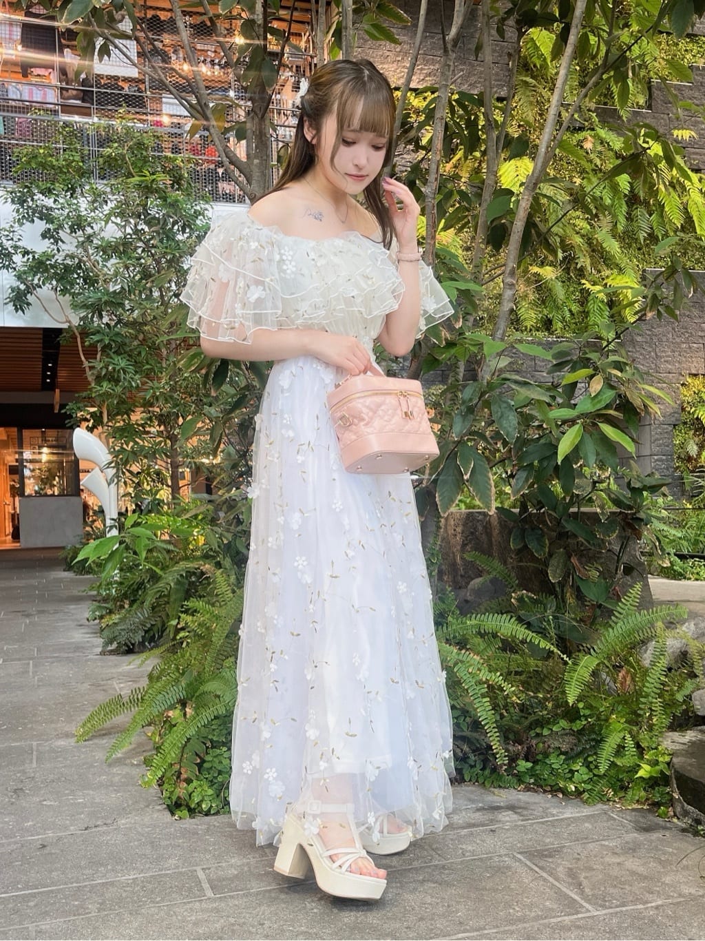このかさんの「ESPERANZA｜Tストラップミニバックルサンダル」を使ったコーディネート