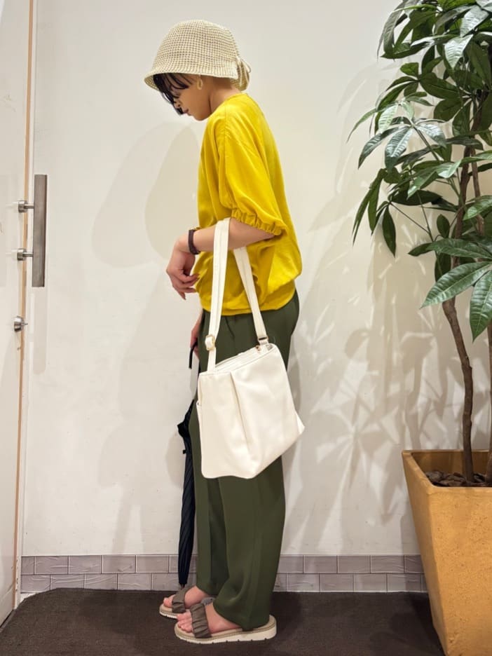 TOWAさんの「SHOO･LA･RUE｜【長傘/晴雨兼用】【Wpc．】遮光フリルクラシック ロング」を使ったコーディネート