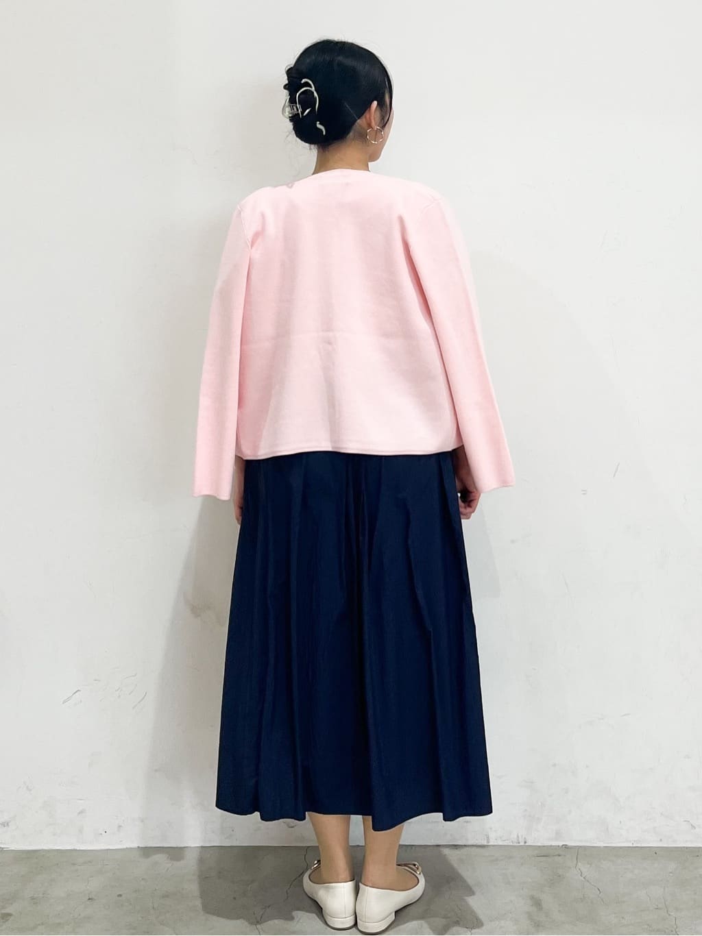 Erinaさんの「OPAQUE.CLIP｜◆スナップボタンショートニットカーディガン【洗濯機洗い可】」を使ったコーディネート