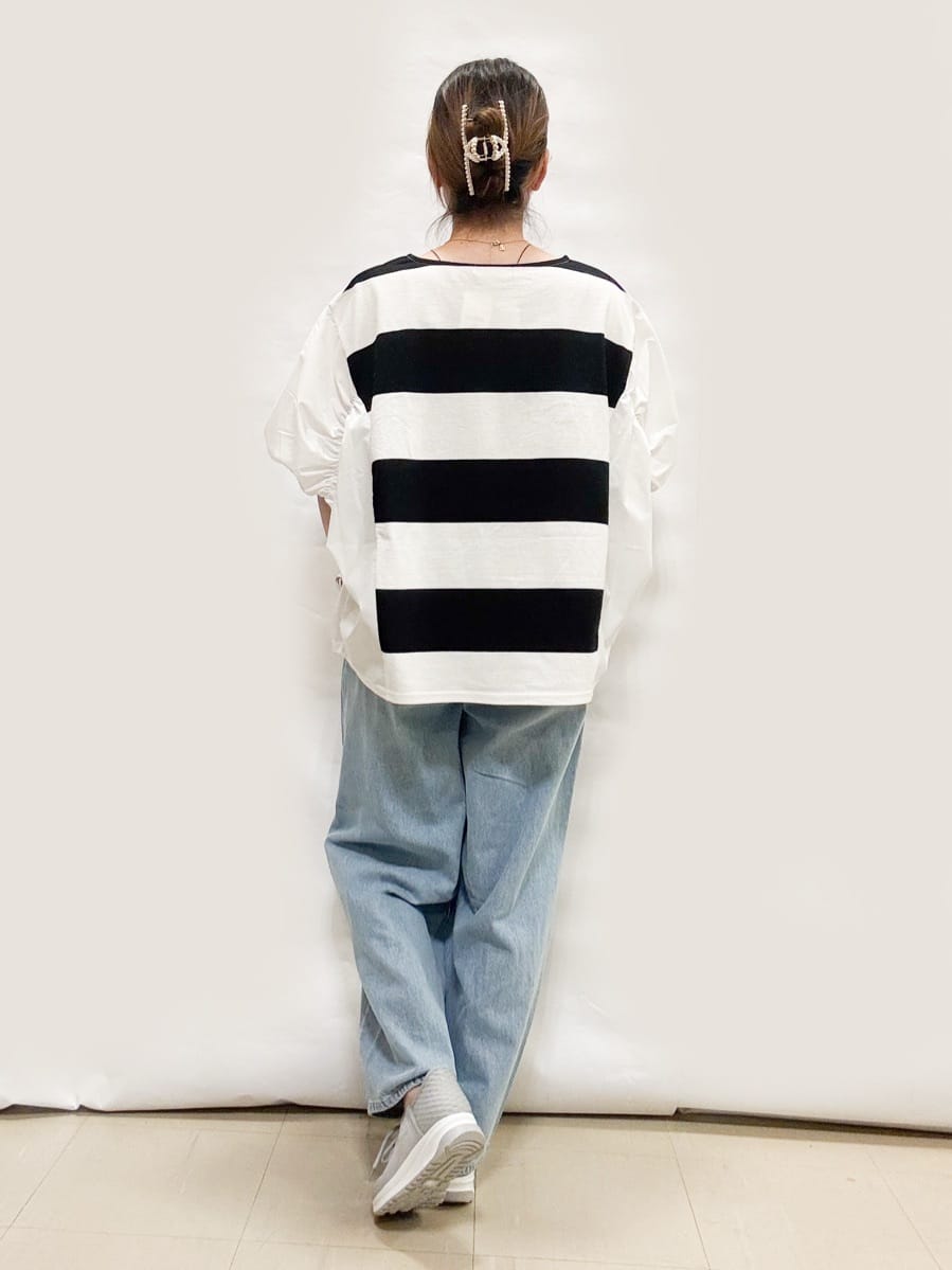 bulさんの「SHOO･LA･RUE｜◆ふわりシルエットが新しい ワイドピッチボーダートップス」を使ったコーディネート