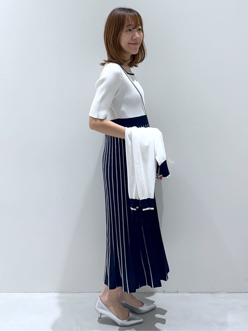 yukaさんの「OPAQUE.CLIP｜◆【6色展開】シャイニー素材巾着ミニショルダーバッグ」を使ったコーディネート