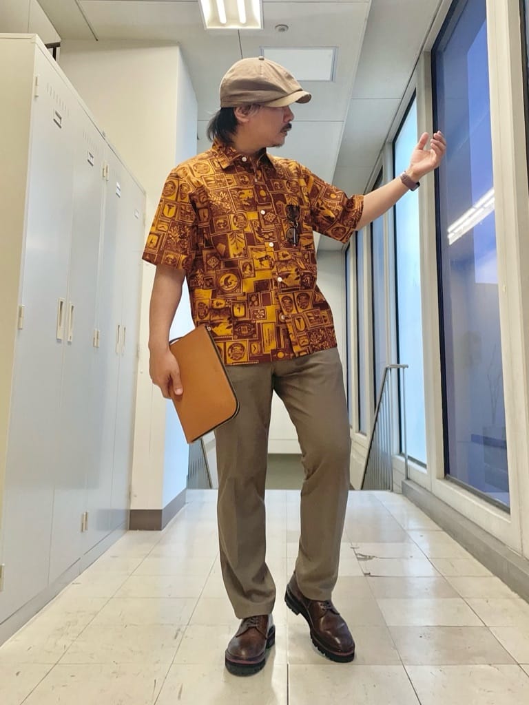 MAKOTO AIさんの「TAKEO KIKUCHI｜【ベーシック】レザー クラッチバッグ」を使ったコーディネート