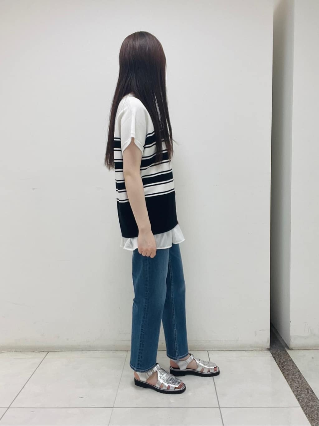 mさんの「INDIVI｜【褒められデニム】スリムストレート デニムパンツ」を使ったコーディネート