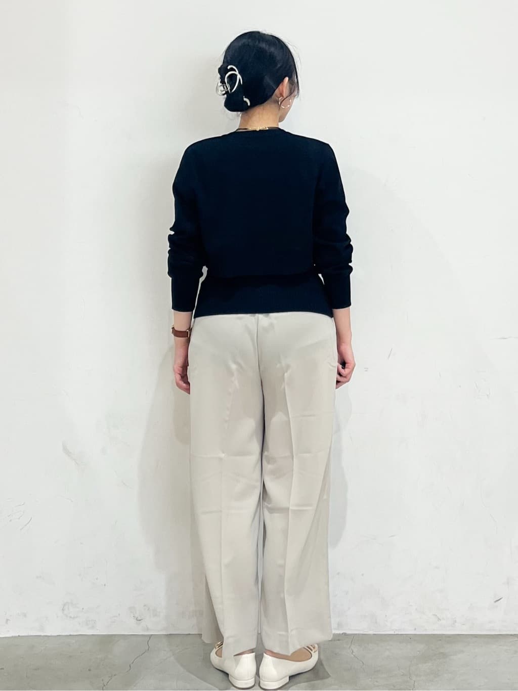 Erinaさんの「OPAQUE.CLIP｜◆《美人百花掲載》ショートカーディガン&times;リブキャミソール【洗濯機洗い可／抗ピル】」を使ったコーディネート
