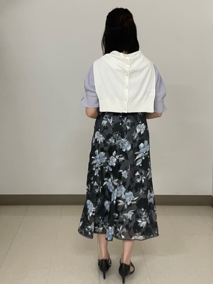 naさんの「OPAQUE.CLIP｜《8色展開／XS-LLサイズ》タックパフスリーブブラウス【洗濯機洗い可／吸水速乾／防シワ／抗ピル】」を使ったコーディネート