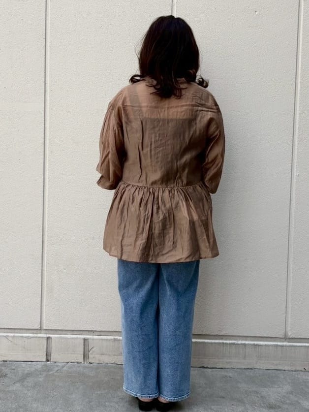 naomiさんの「OPAQUE.CLIP｜◆シアーペプラムブラウス【洗濯機洗い可】」を使ったコーディネート