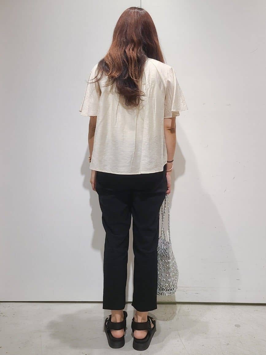 hmさんの「OPAQUE.CLIP｜◆シアーフレアスリーブブラウス【洗濯機洗い可】」を使ったコーディネート