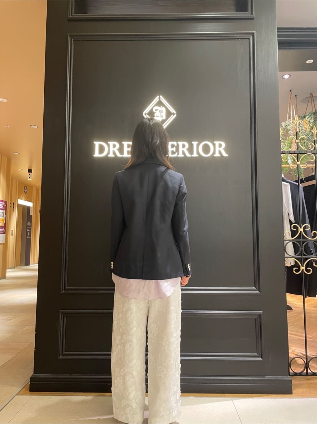 Karinさんの「DRESSTERIOR｜◆ドットスクエアシルクスカーフ」を使ったコーディネート