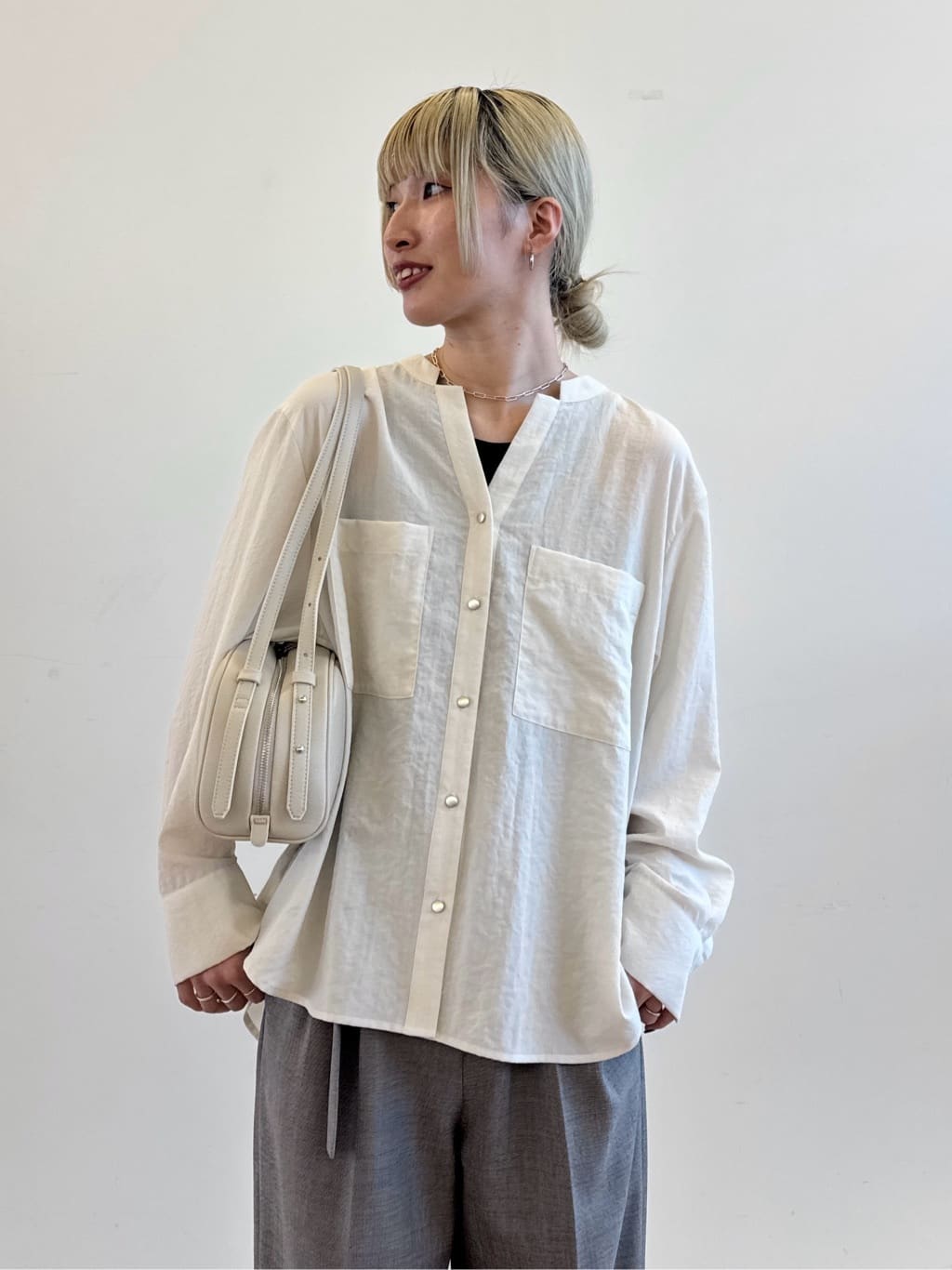 omaさんの「THE SHOP TK｜◆【体型カバー】ダブルポケットスキッパーシャツ/洗濯機OK」を使ったコーディネート