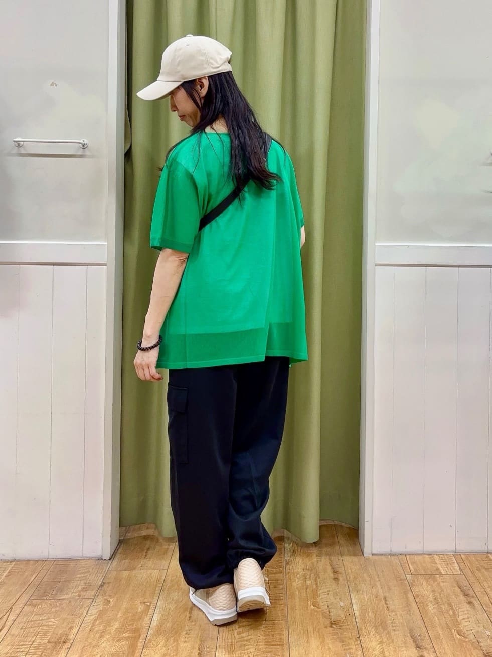 ゆうさんの「SHOO･LA･RUE｜◆【2点セット】インせず着られるシアーニット＋タンクトップ」を使ったコーディネート