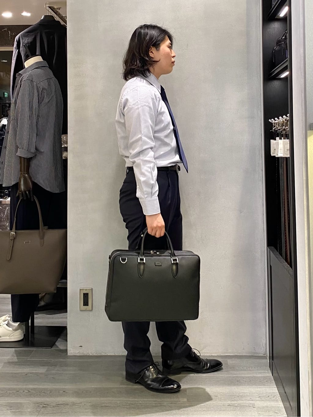 nishiさんの「TAKEO KIKUCHI｜ドビーストライプ ビジネス シャツ」を使ったコーディネート