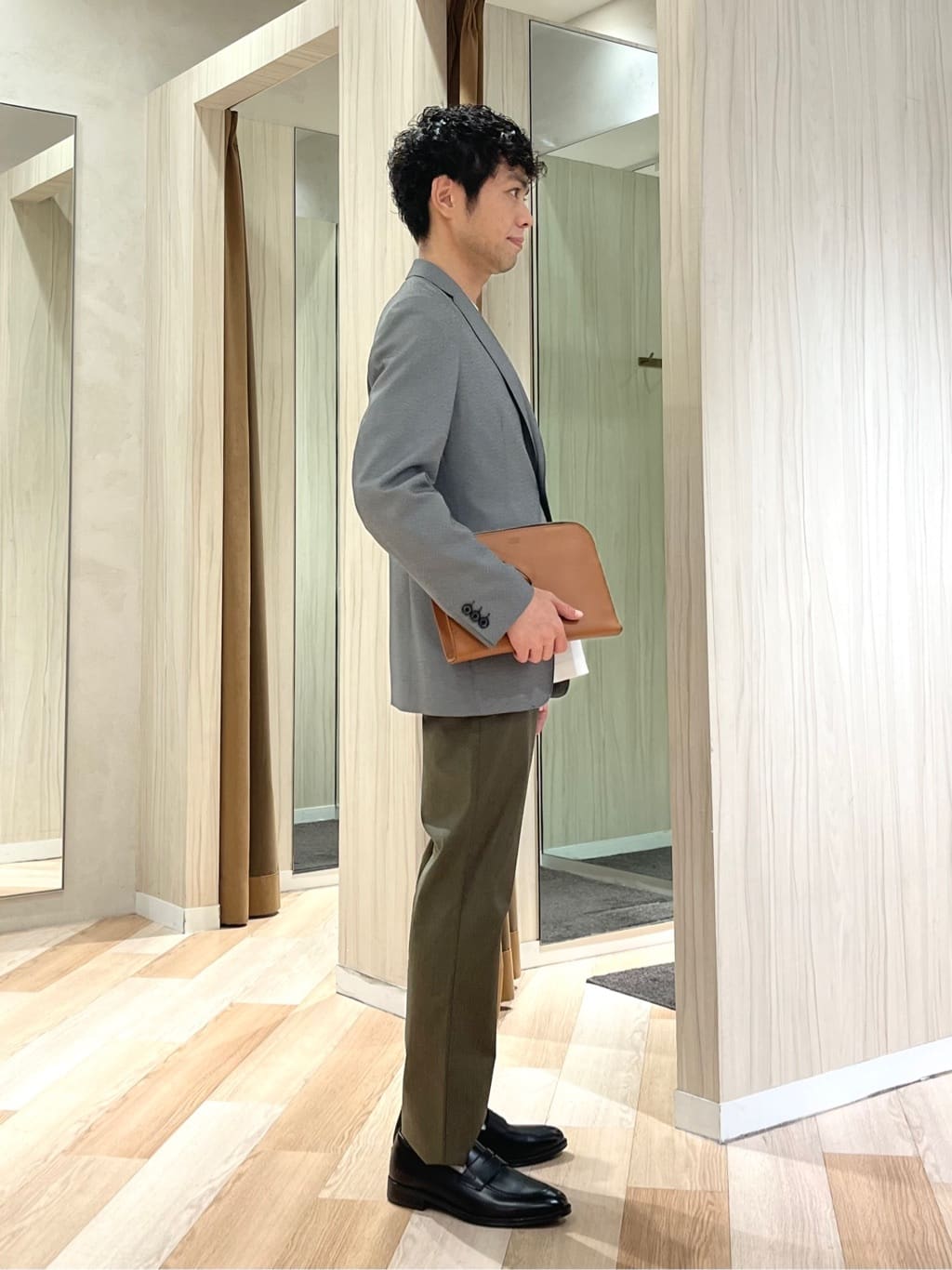 URAさんの「TAKEO KIKUCHI｜【全7サイズ&times;8色展開！】トップマルチヘリンボン パンツ」を使ったコーディネート