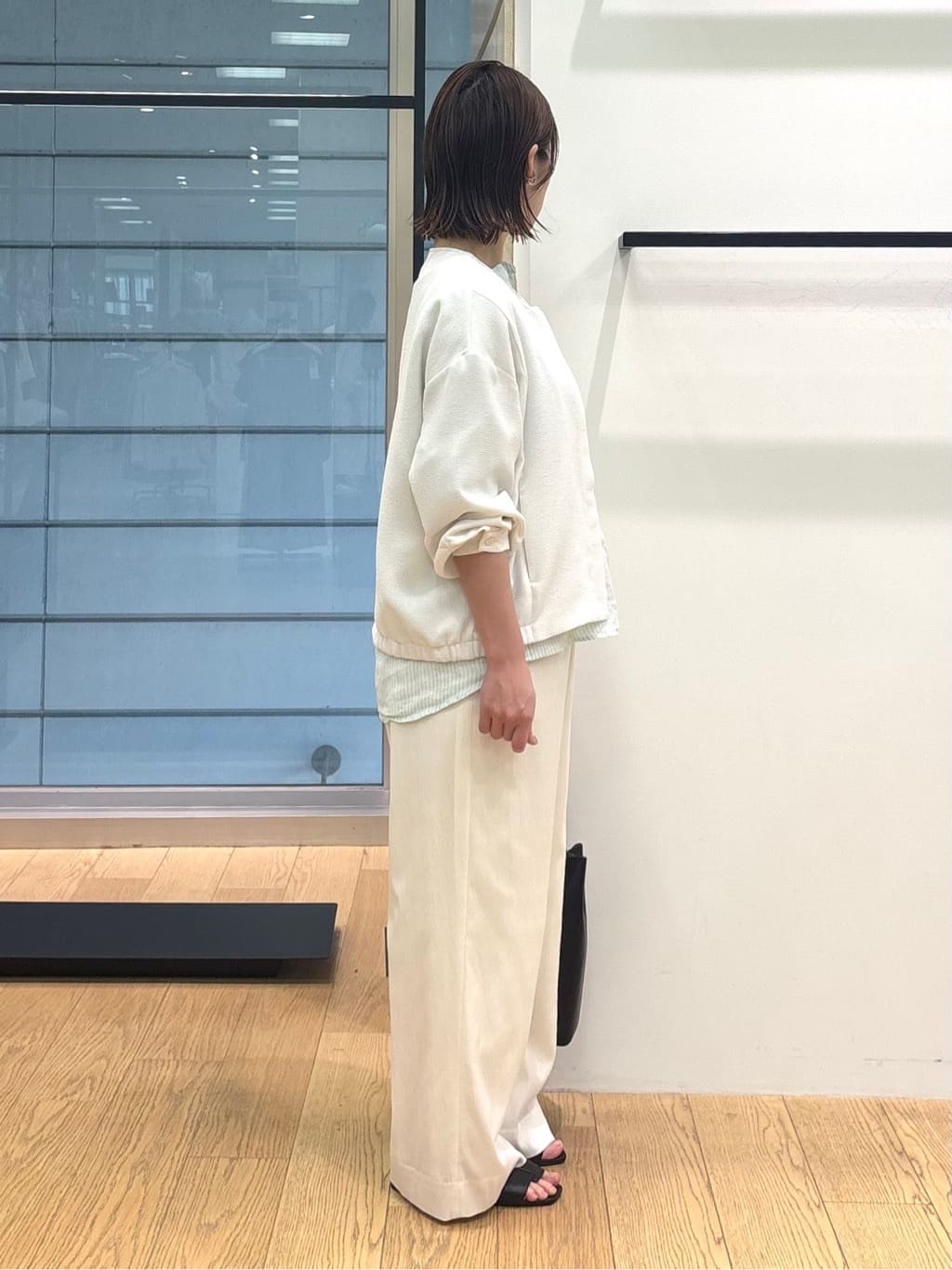 asamiさんの「INDIVI｜【90cm四方】ボタニカル柄大判スカーフ」を使ったコーディネート