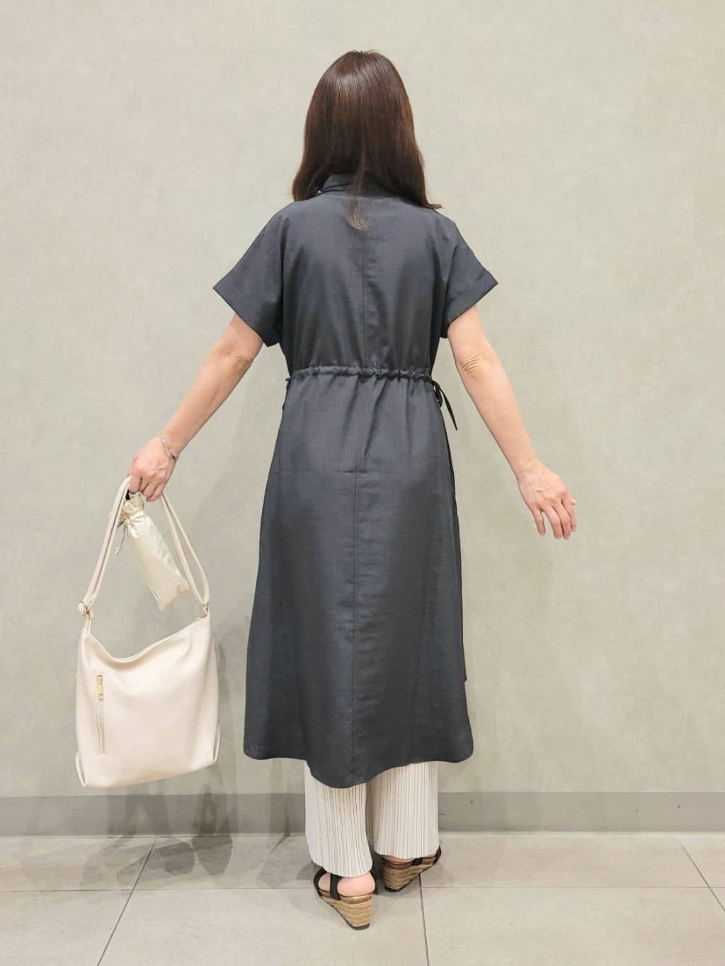 ユウさんの「SHOO･LA･RUE｜◆【洗える】楽してほっそり見え カットプリーツパンツ」を使ったコーディネート