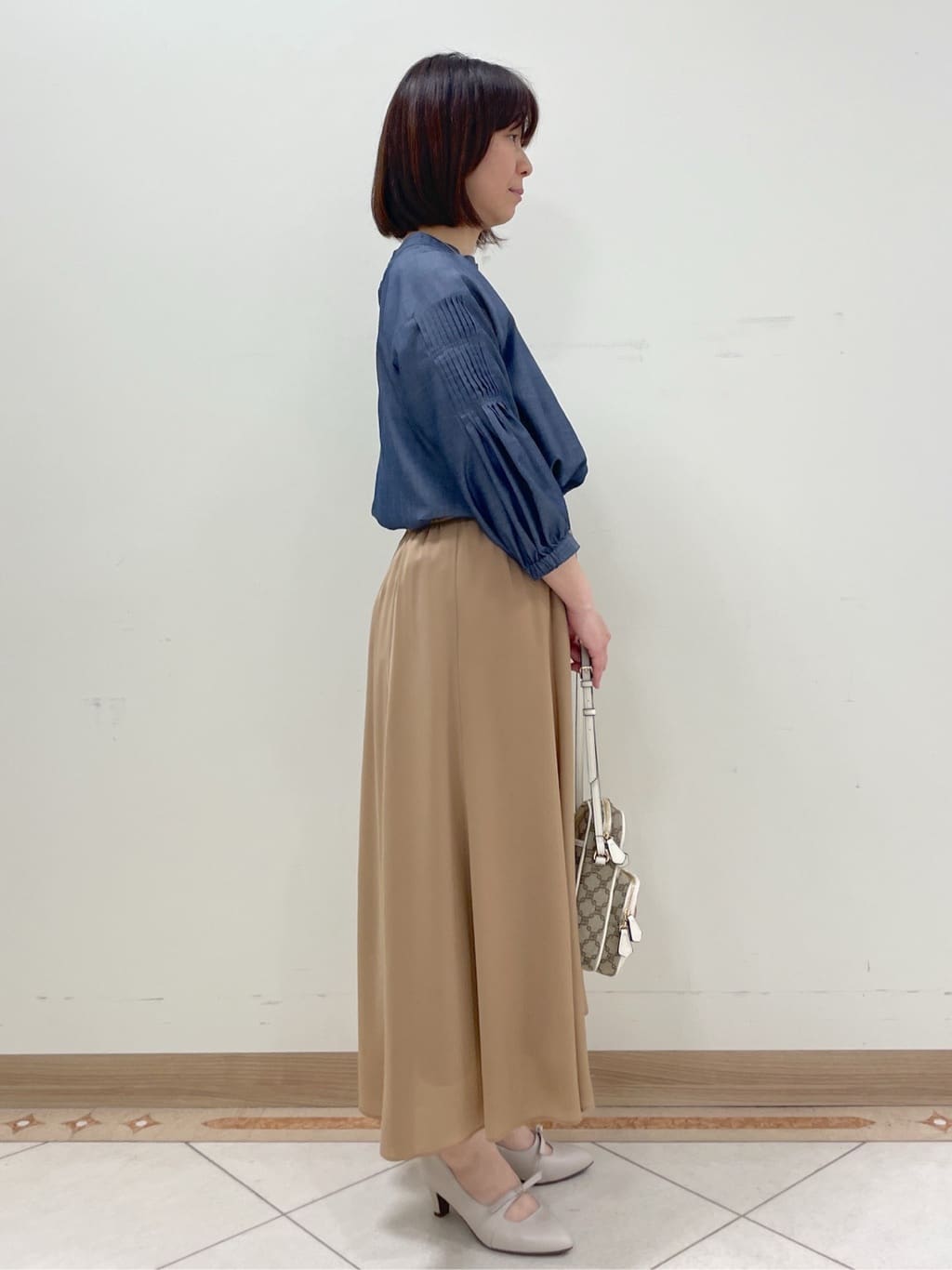 hanaさんの「Reflect｜◆【洗える】オフボディシャツブラウス」を使ったコーディネート