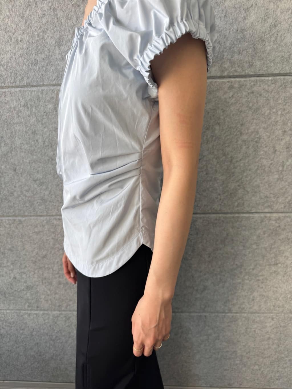 uchi__yamaさんの「CODE A｜sporty gathered blouse」を使ったコーディネート
