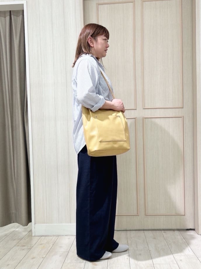akiさんの「SHOO･LA･RUE｜◆【洗える/S-LL/UV/吸水速乾】洗濯後しわになりにくいリネンブレンドシャツ」を使ったコーディネート