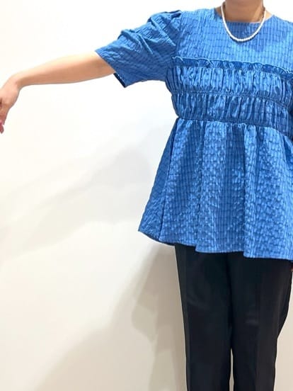 chiakiさんの「OPAQUE.CLIP｜◆シャーリングペプラムブラウス【洗濯機洗い可】」を使ったコーディネート