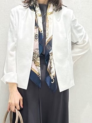 Miwaさんの「UNTITLED｜【手洗い／88cm正方形】シアー素材チェーン柄スカーフ」を使ったコーディネート
