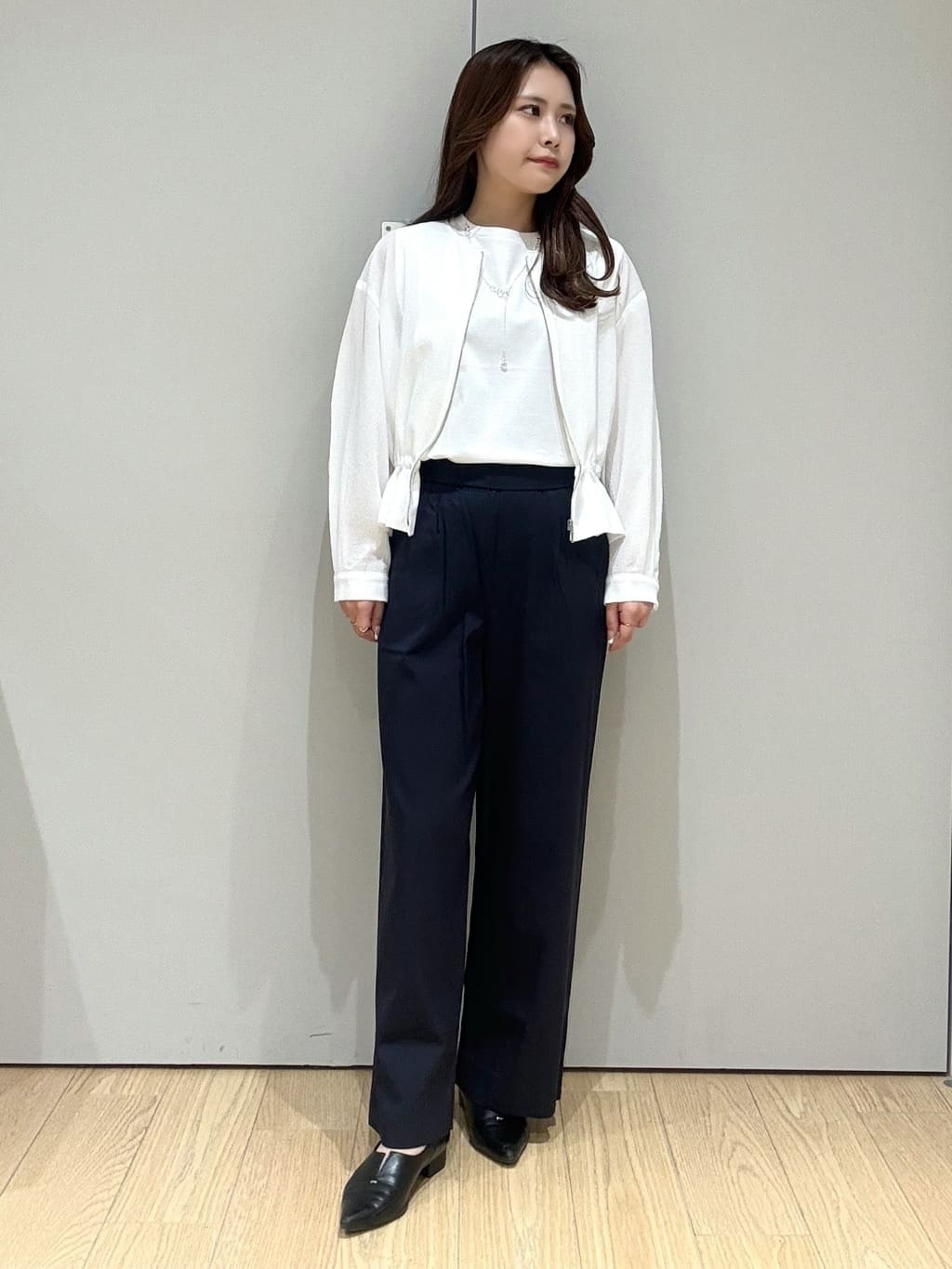 yuriさんの「INDIVI｜◆【洗える／凹凸素材】ドロストデザインショート丈ブルゾン」を使ったコーディネート