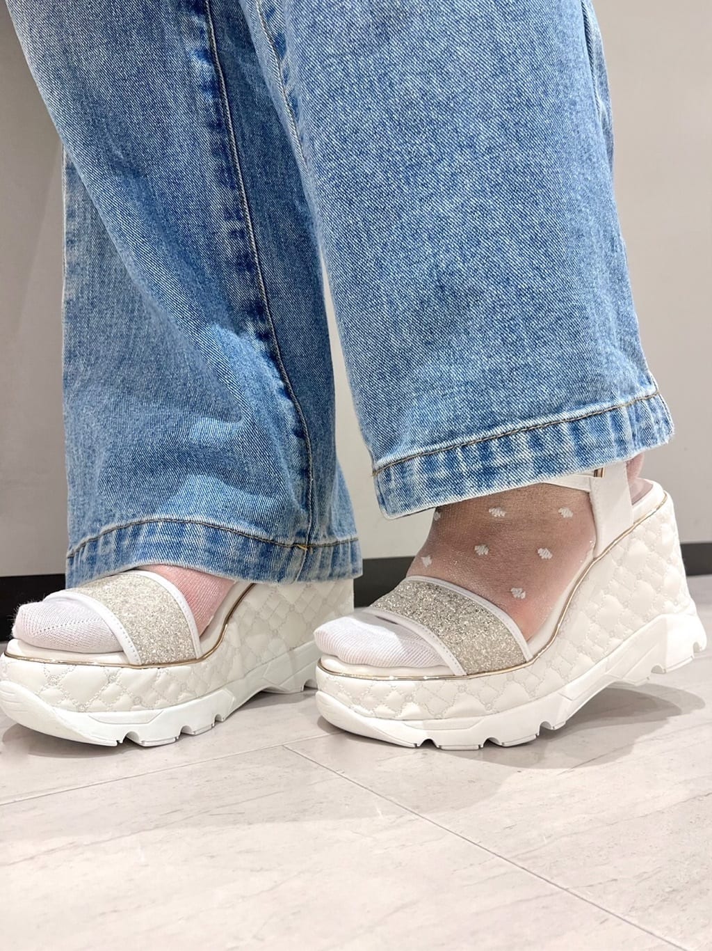 ECCOさんの「ESPERANZA｜キルティングウェッジソールスポサン」を使ったコーディネート