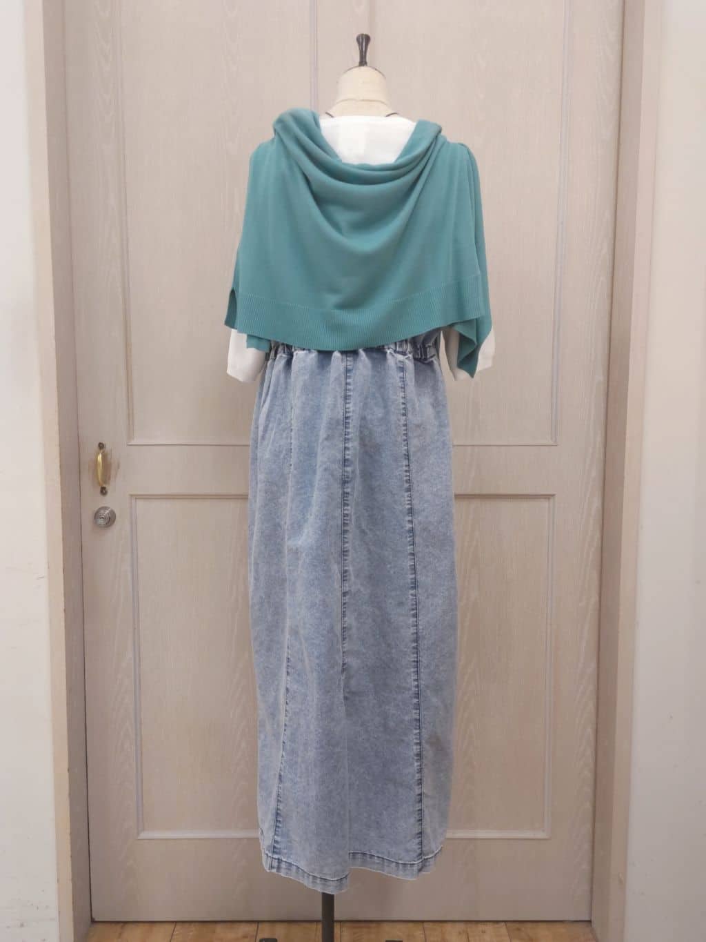 naoさんの「SHOO･LA･RUE｜◆【高レビュー】スポーティで上品 大人のためのテープスポサン」を使ったコーディネート