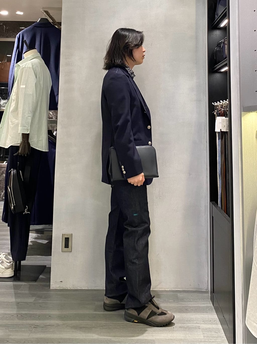 nishiさんの「TAKEO KIKUCHI｜【ベーシック】レザー クラッチバッグ」を使ったコーディネート