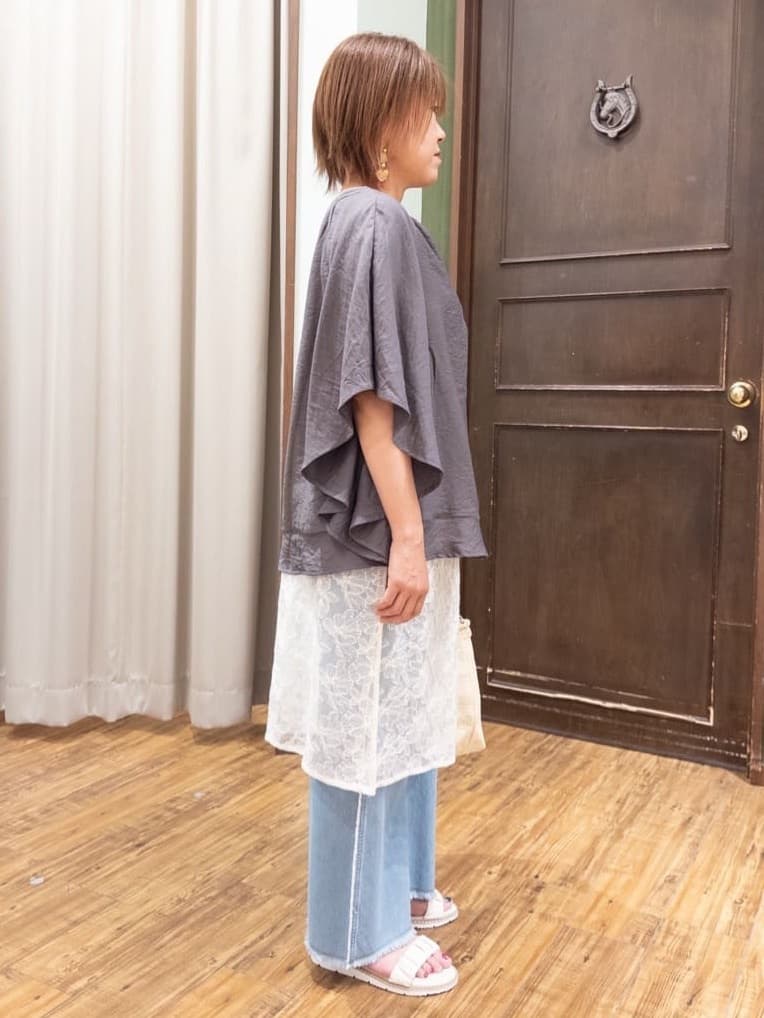 みかりん さんの「SHOO･LA･RUE｜◆【洗える/ひんやり】涼しく体型カバー お袖フレア ドレープブラウス」を使ったコーディネート