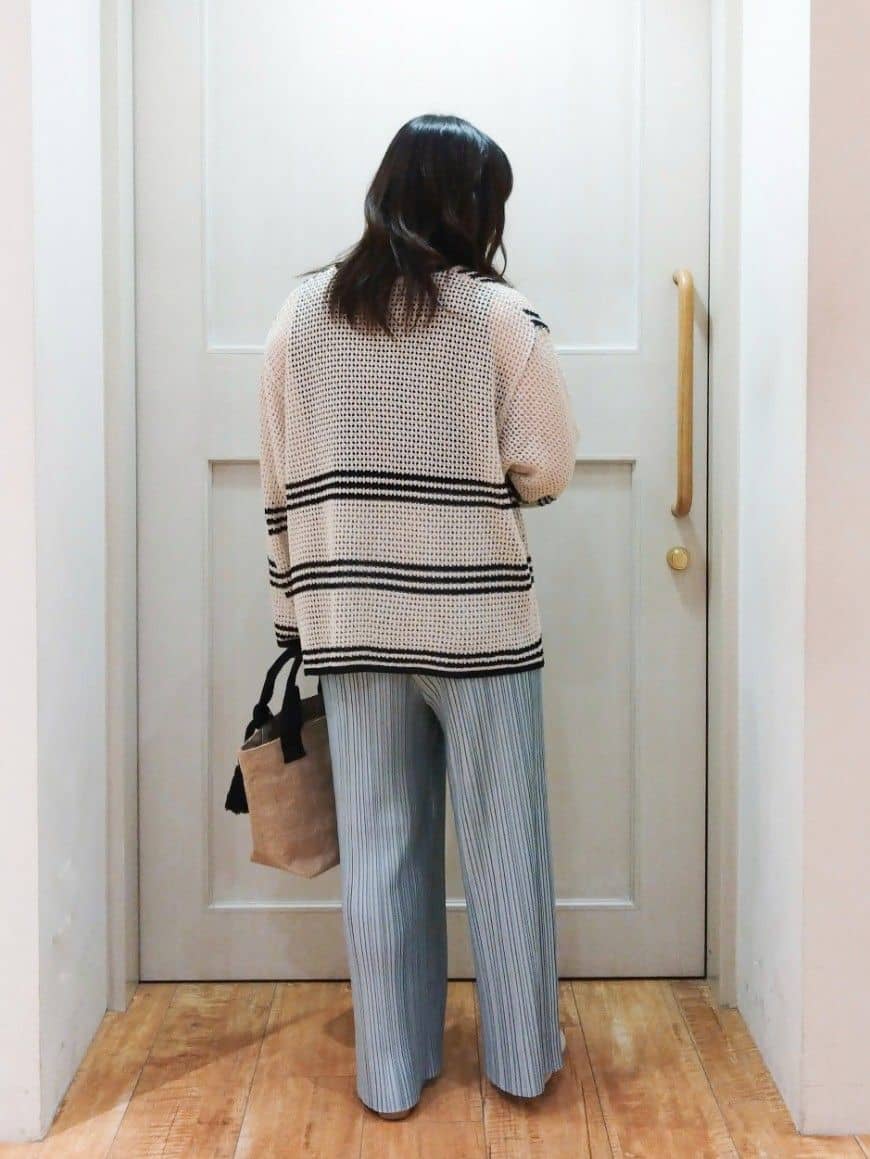 みーさんの「SHOO･LA･RUE｜◆レースのような編み柄が上品 Vネックカーディガン」を使ったコーディネート