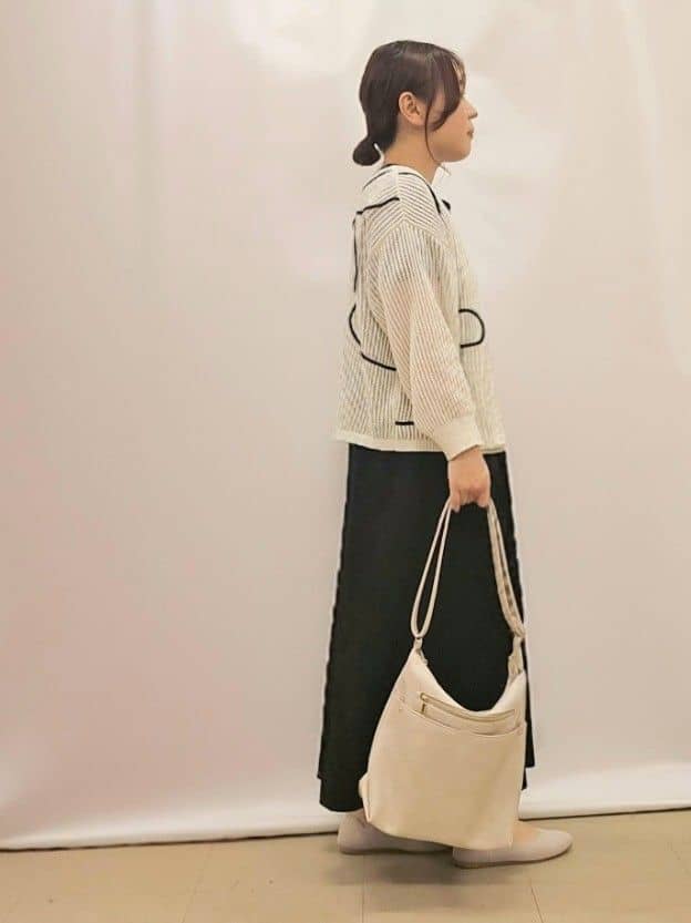 かなさんの「SHOO･LA･RUE｜◆【高レビュー】洗えてサラサラ ニットパンプス」を使ったコーディネート