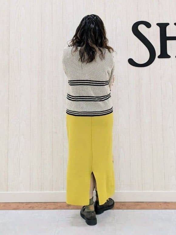 さくみぃさんの「SHOO･LA･RUE｜◆レースのような編み柄が上品 Vネックカーディガン」を使ったコーディネート